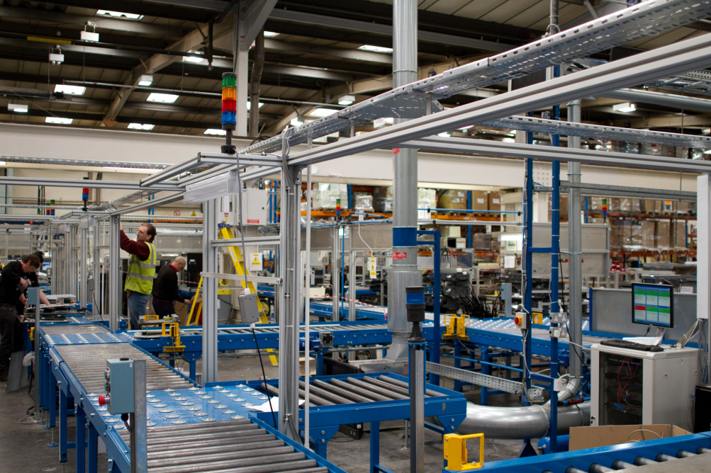 This image shows our customer premises who working in the manufacturing industry. We have designed, built, and installed aluminium bespoke partitioning throughout their company to achieve a leaner way of working. As seen in the images they are using beacons for visual management around the production lines to help them manage in a more efficient and lean way.